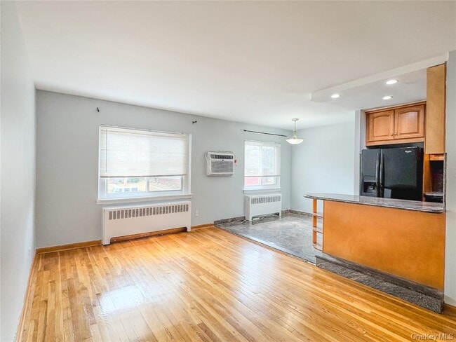 Primary Photo - 151-17 7th Ave