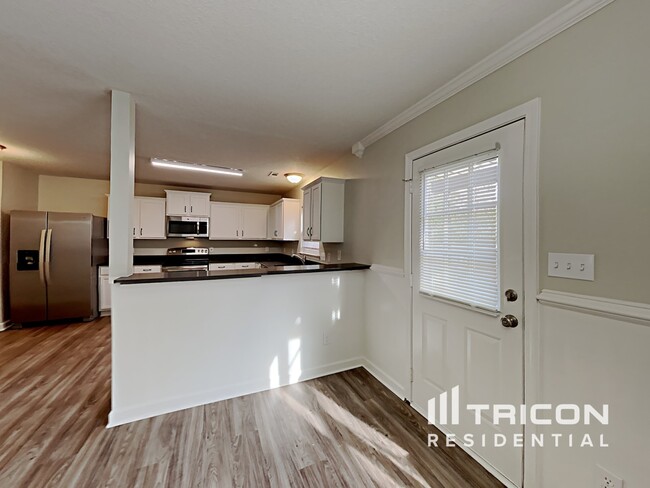 Building Photo - 807 Sinclair Dr