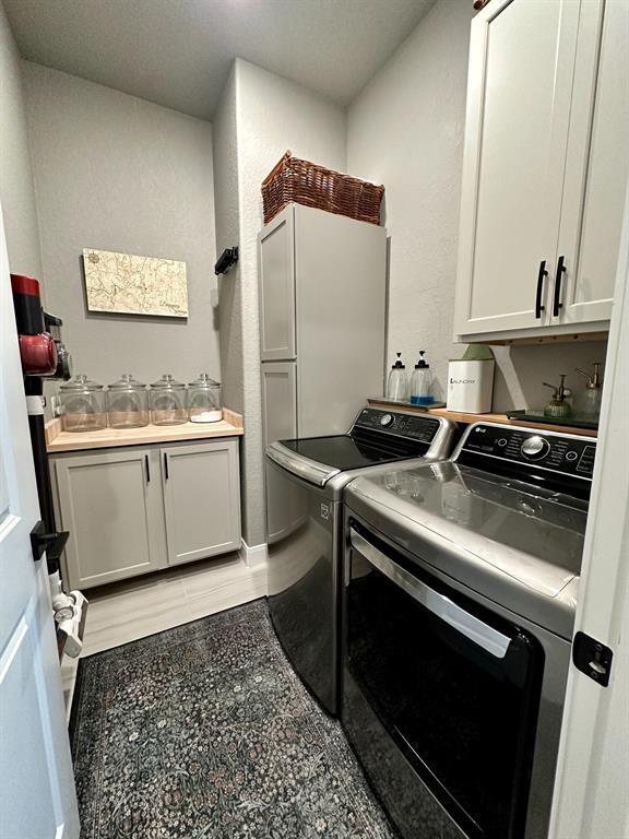 Building Photo - 365 Warbler Dr