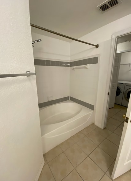 Bathtub in bathroom 1 - 6685 Queens Borough Ave