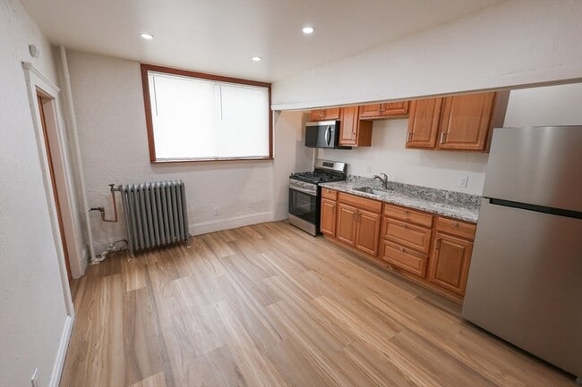 Building Photo - 114 Amory St