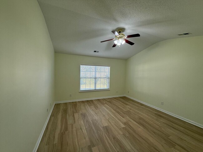 Building Photo - Myrtle Beach - 3 Bedroom / 2 Bathroom Home