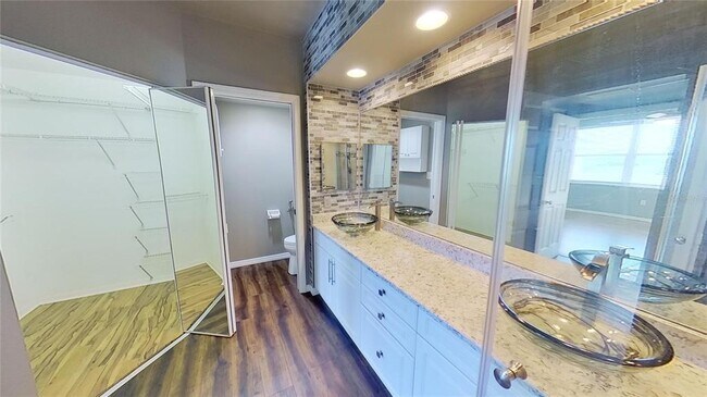 Building Photo - 6495 Shoreline Dr