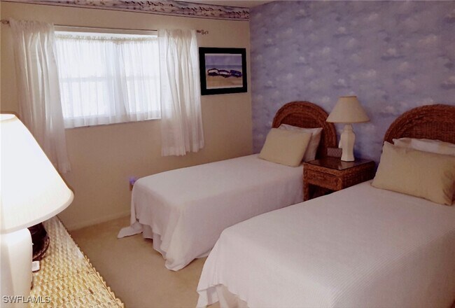 Building Photo - 1055 Forest Lakes Dr