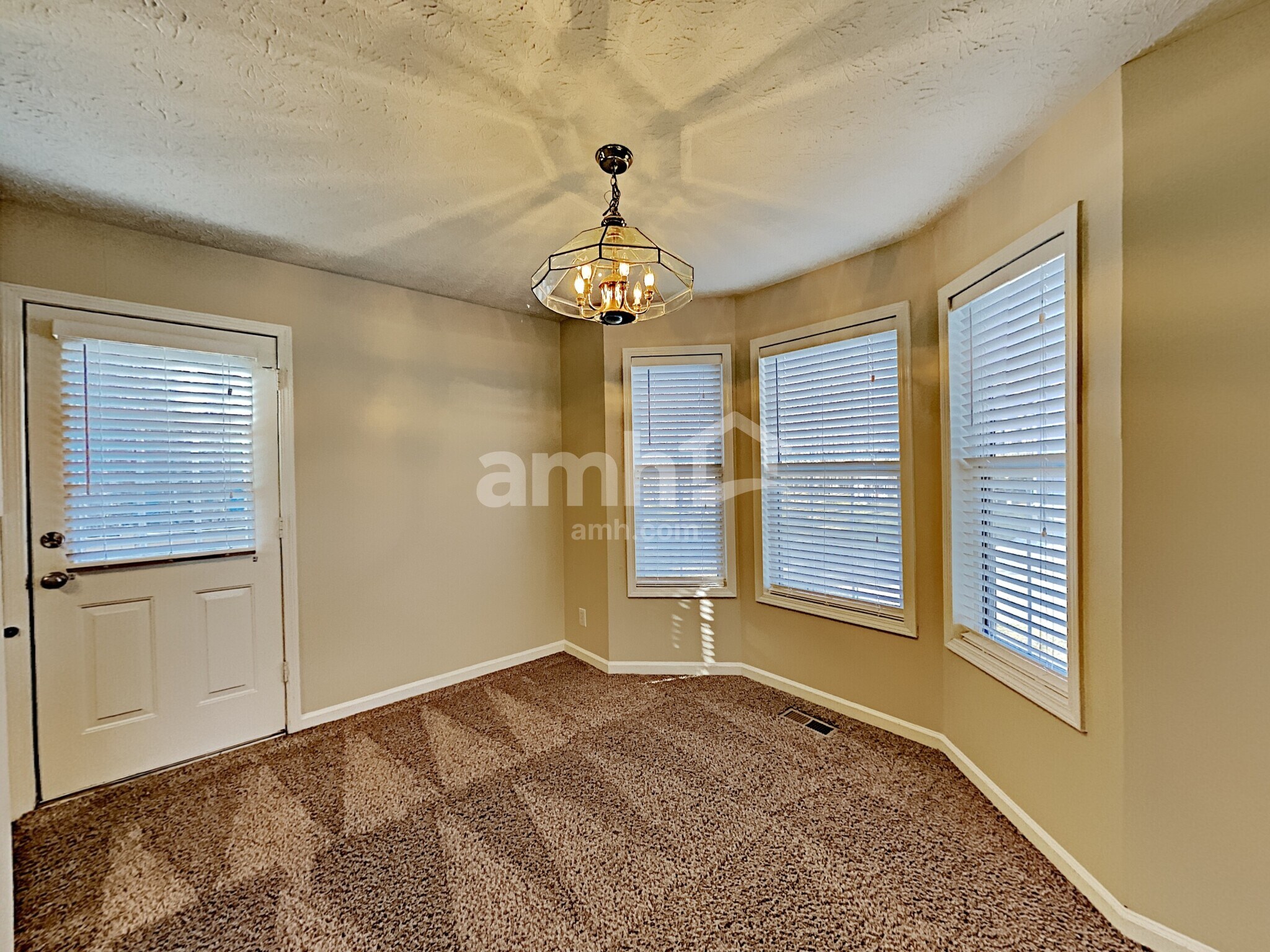 Building Photo - 624 Glendale Forest Dr