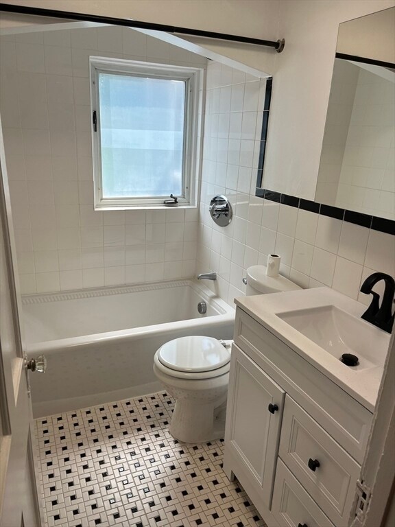Building Photo - 744 Boylston St