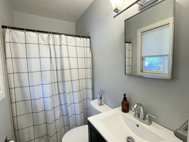 Building Photo - 134 Kilgore St