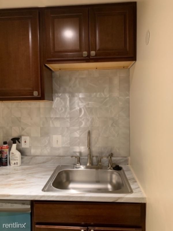 Building Photo - 2 br, 1 bath House - BASEMENT Apt