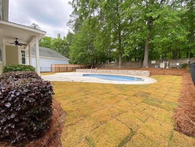 Building Photo - 933 Mitchell Ln