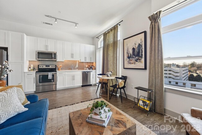 Building Photo - 905 Kenilworth Ave