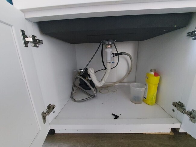 Building Photo - Charming Tacoma Home on a Peaceful Corner Lot!