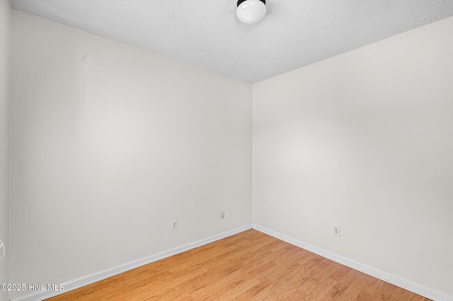 Building Photo - 314 Pebble Ln