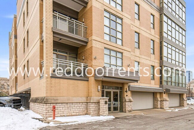 Building Photo - 802 N Meridian St