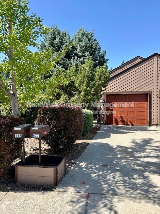 Building Photo - 875 N Gossett Pl