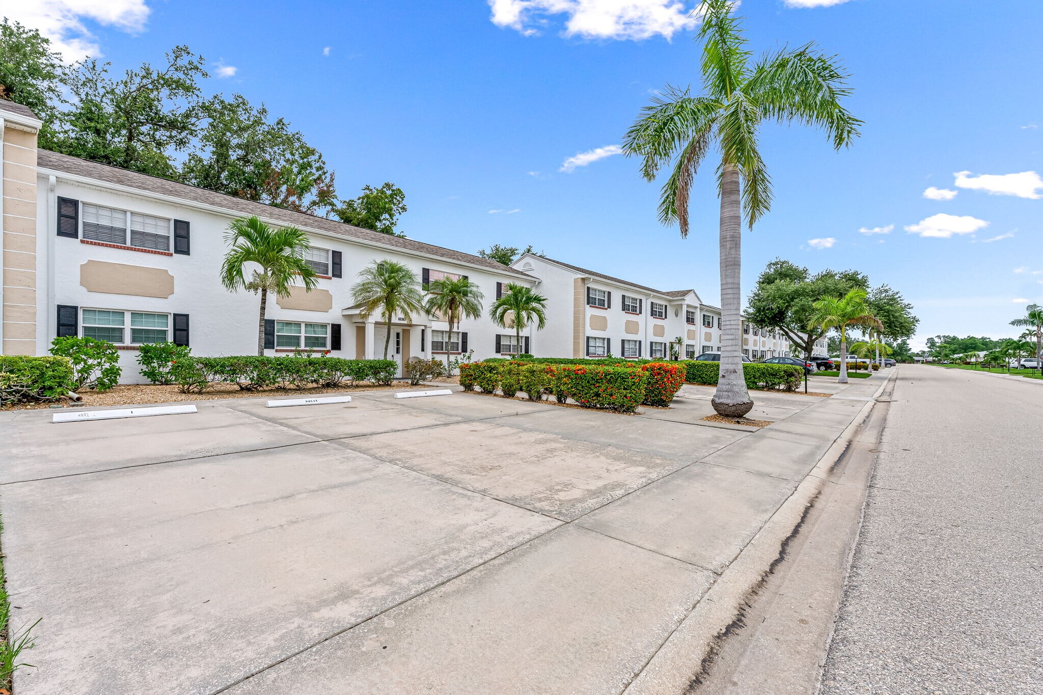 Building Photo - 1518 Edgewater Cir