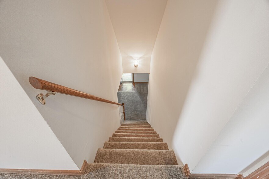 Building Photo - 10896 Oak Blvd