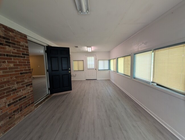 Building Photo - 701 Waters Dr