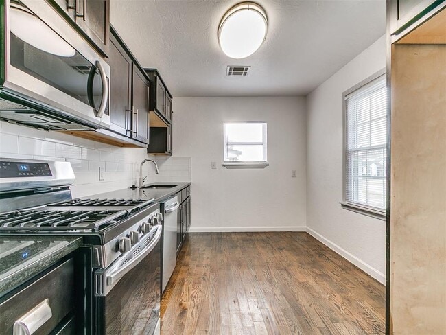 Building Photo - 1338 South Dr