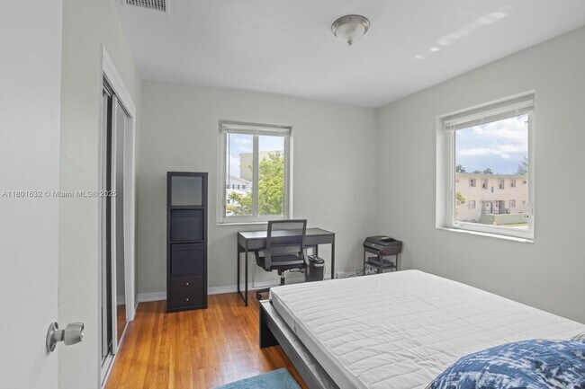 Building Photo - 8100 Crespi Blvd
