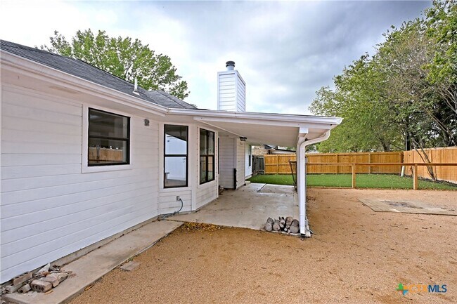 Building Photo - 953 River Bank