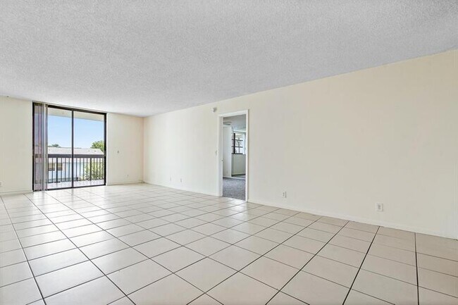 Building Photo - 2707 NE 14th Street Causeway