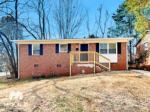 Building Photo - 1942 Longleaf Dr