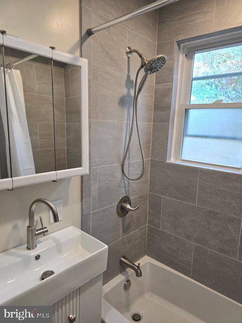 Building Photo - 362 Ripka St