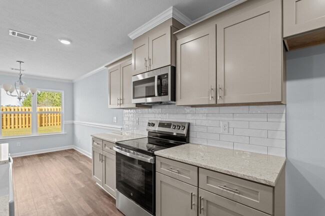 Building Photo - 8922 Snelling Dr