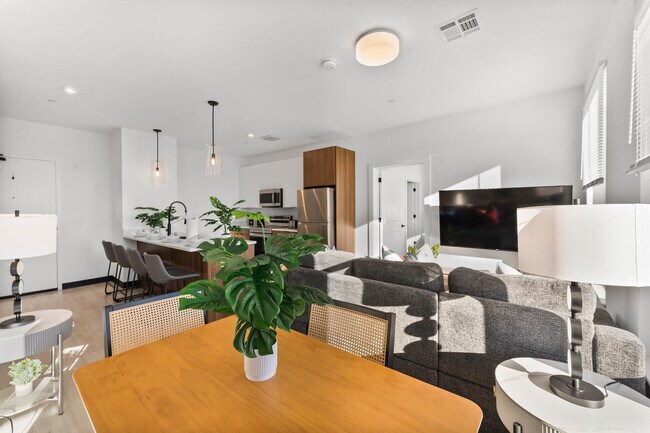 Building Photo - 600 Broadway-SI ID1240317P