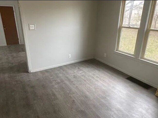 Building Photo - 3 bed 1 bath