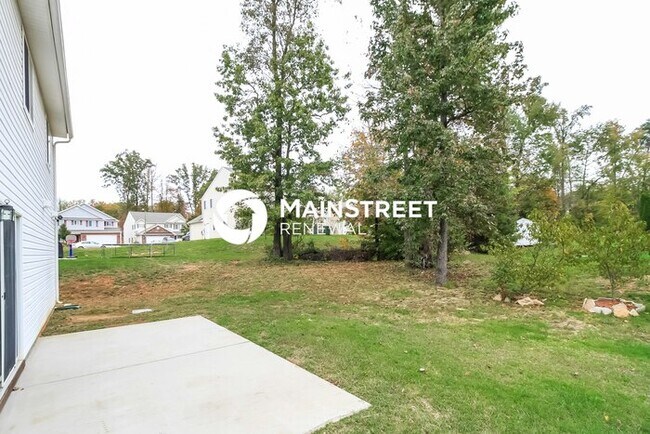 Building Photo - 5 Bedroom Pet-Friendly Home in Browns Summit, NC with Main Street Renewal