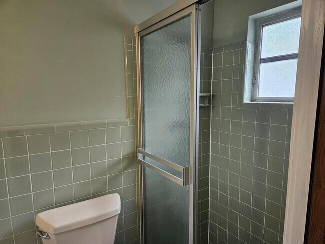 Building Photo - 7904 NW 70th Ct