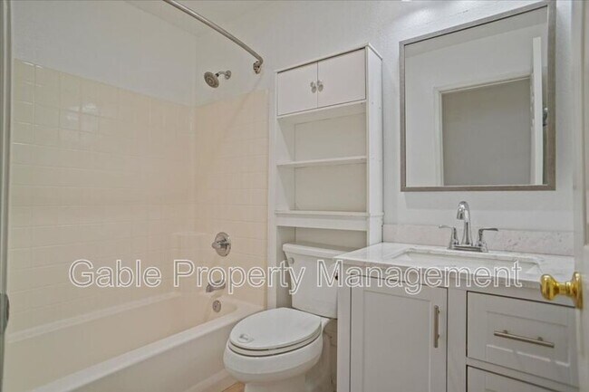 Building Photo - 24022 Via Vista