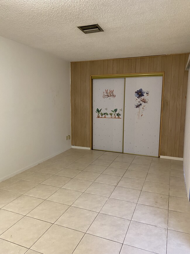 Building Photo - 54 SE Mead Pl