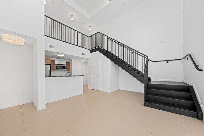 Building Photo - 300 S Biscayne Blvd