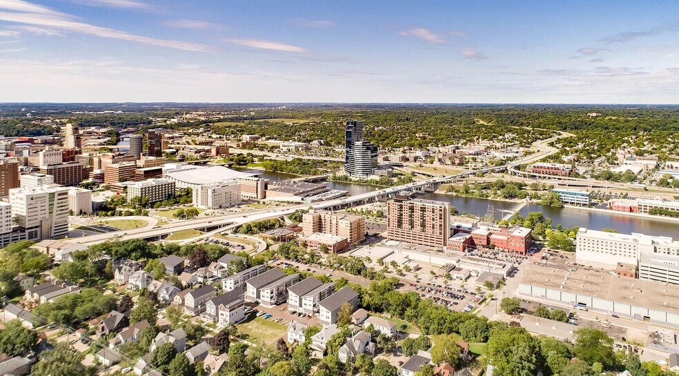 Building Photo - 635 Fairview Ave NE