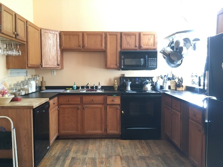 Building Photo - 2611 W Grace St