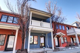 Building Photo - Renovated 1 Bedroom 1 Bathroom Townhome in the Posh Steel Yards Development! Available July 2025