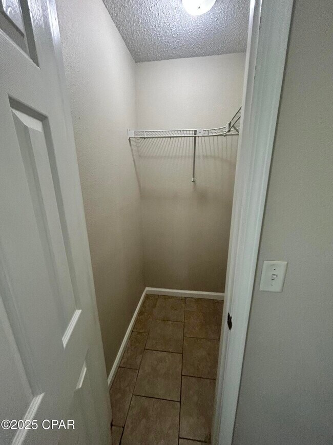 Building Photo - 3914 E 11th St