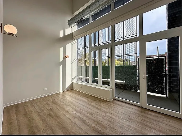 Building Photo - 3207 N Narragansett Ave