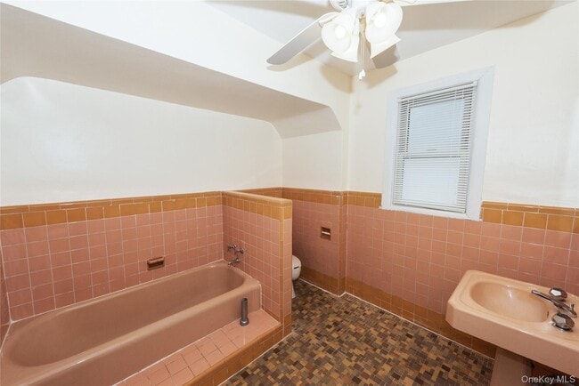 Building Photo - 166-23 24th Ave