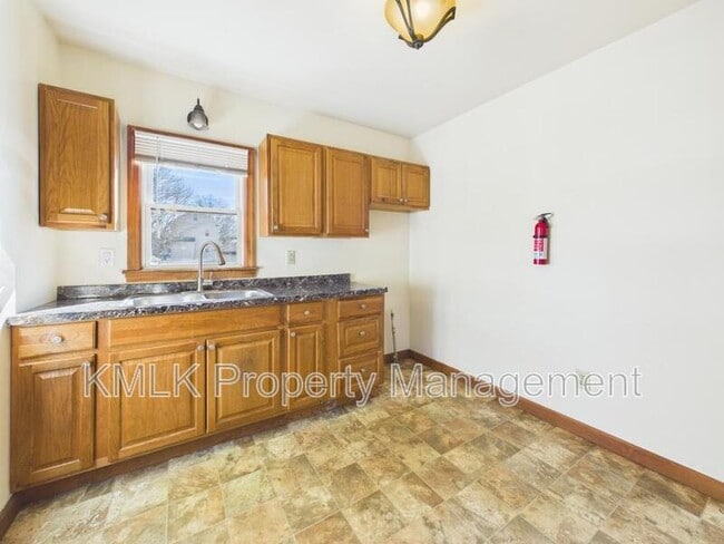 Building Photo - 444 7th St