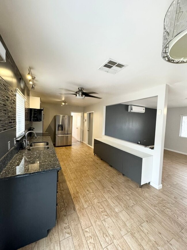 Building Photo - COMING SOON 3 bedroom 1.5 bathroom with amazing views of Morongo Valley