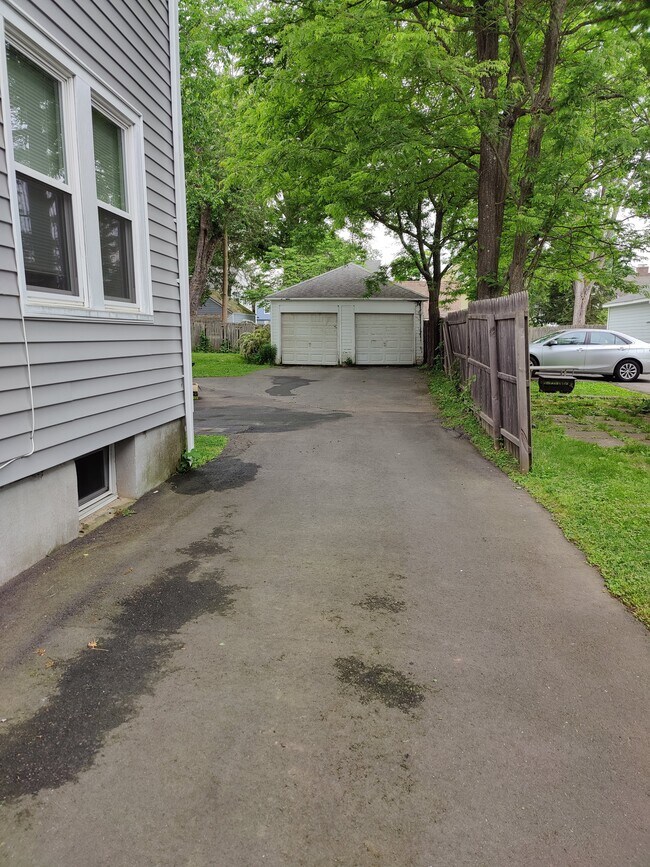 Building Photo - 145 Dover Rd