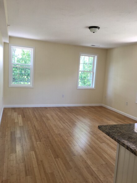 Living rm area - 12 Cranberry Rd