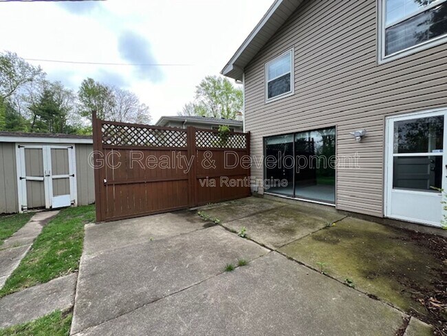 Building Photo - 1540 Edgefield Ln
