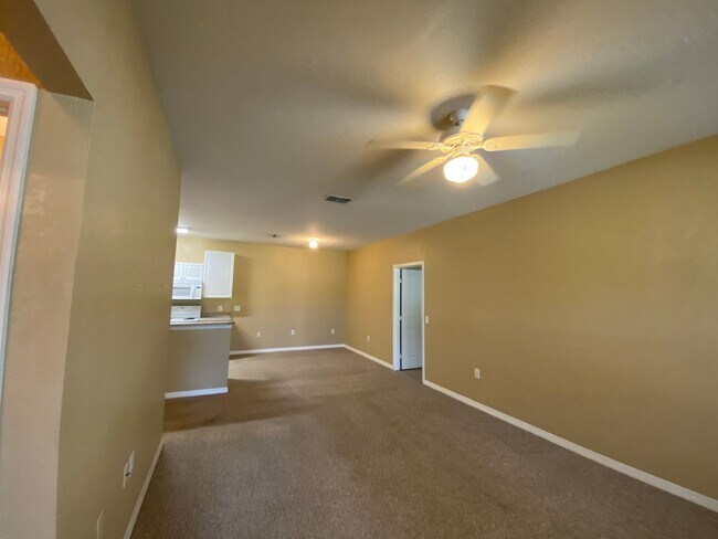 Building Photo - 1014 Hemingway Cir