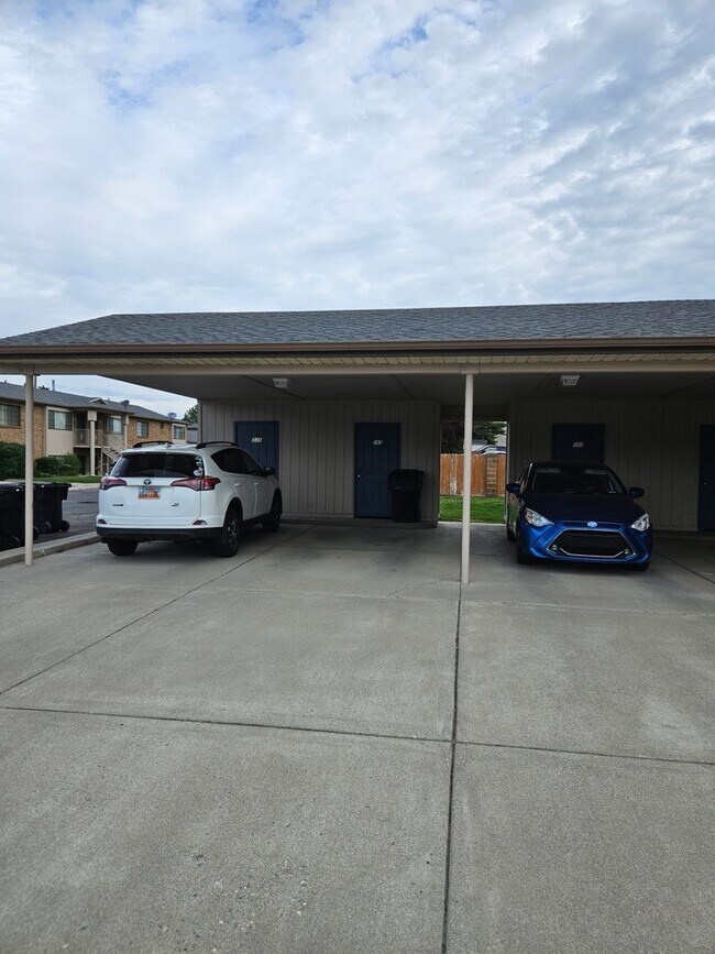 Building Photo - 2 Bedroom/1 Bathroom Apartment in Orem