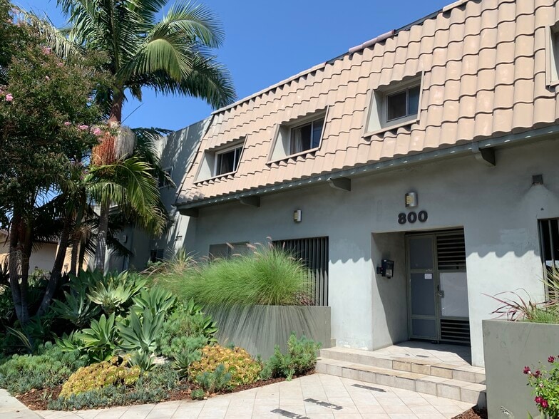 Building Photo - 800 N Eucalyptus Ave