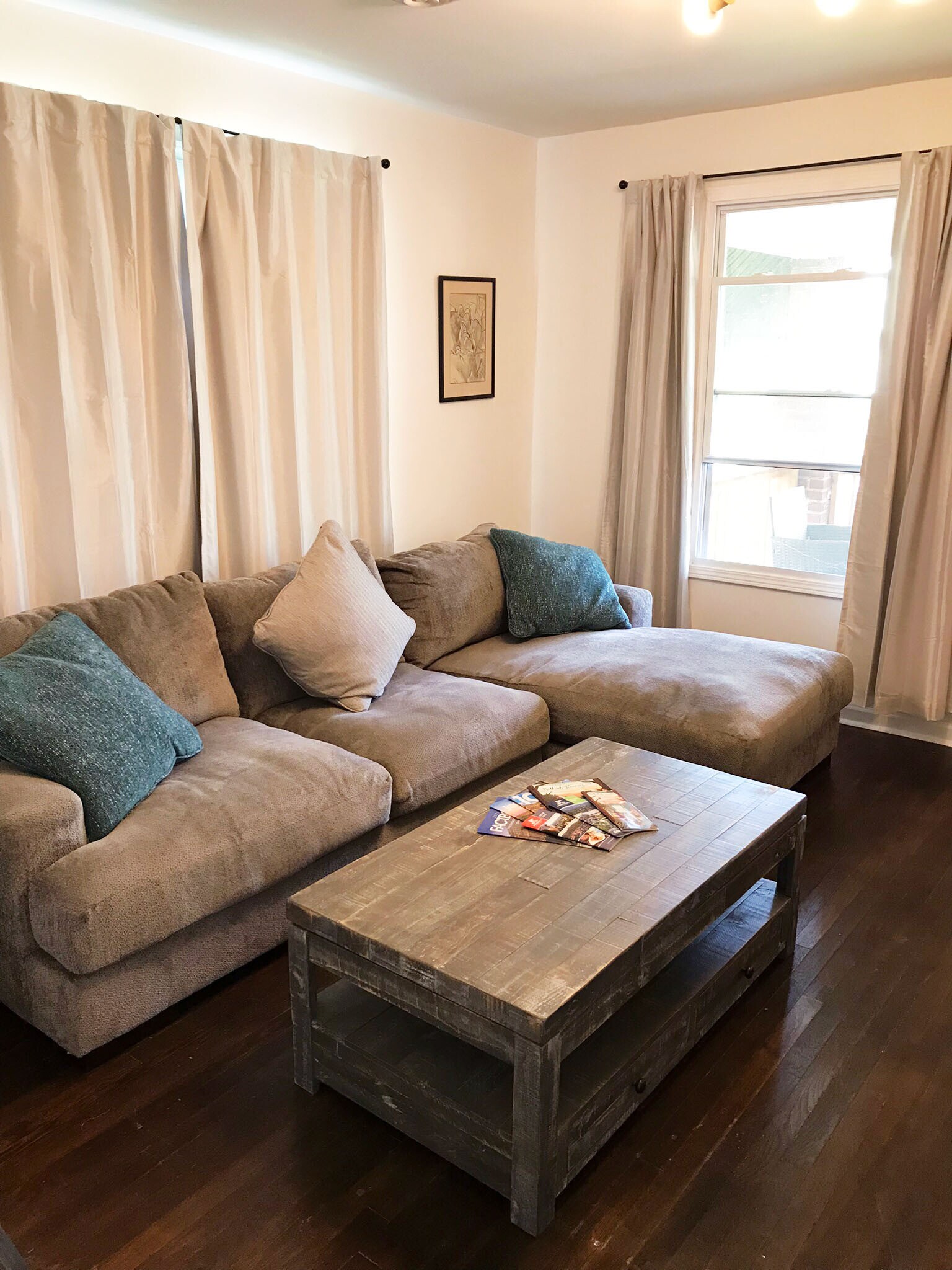 Living room - 711 Hamilton St